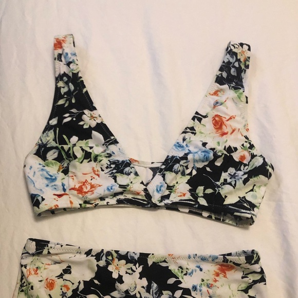 CUPSHE Floral Swimsuit - Picture 3 of 5